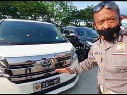 Mobil Anggota DPR Pakai Pelat Khusus Dikritik: Tak Ada Hubungan dengan Tugasnya