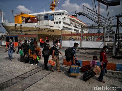 Momen Arus Balik Perdana Pemudik Kapal Laut di Jakarta
