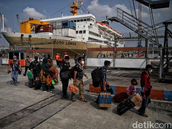 Momen Arus Balik Perdana Pemudik Kapal Laut di Jakarta
