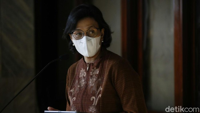 Momen Ketua DPR dan Menkeu Sampaikan Ekonomi Makro 2022 Ketua DPR RI Puan Maharani didampingi anggota dewan dan Menteri Keuangan Sri Mulyani Indrawati, menyampaikan kerangka kebijakan ekonomi makro dan pokok-pokok kebijakan fiskal (KEM PPKF) tahun 2022, di Kompleks Parlemen Senayan, Jakarta, Kamis (20/05/2021).