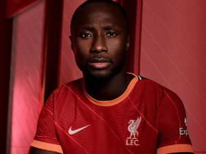 Liverpool Rilis Jersey Baru, Disebut Mirip Seragam AS Roma