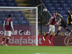 Nyundul Bola Jangan Merem Kecepetan, Nat Phillips Belajar dari Alisson