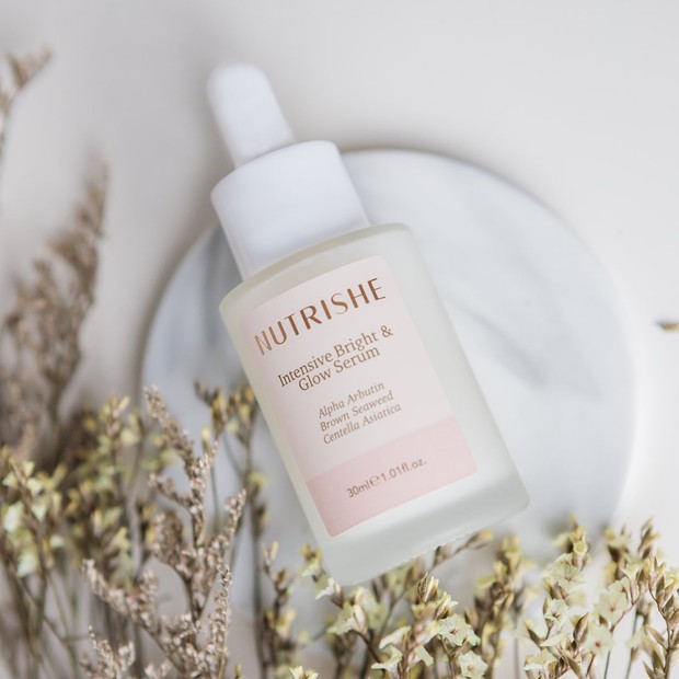 Serum dengan Alpha Arbutin untuk Cerahkan Wajah