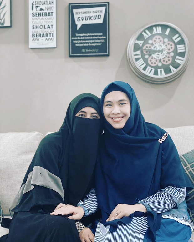 Oki Setiana Dewi dan Umi Pipik