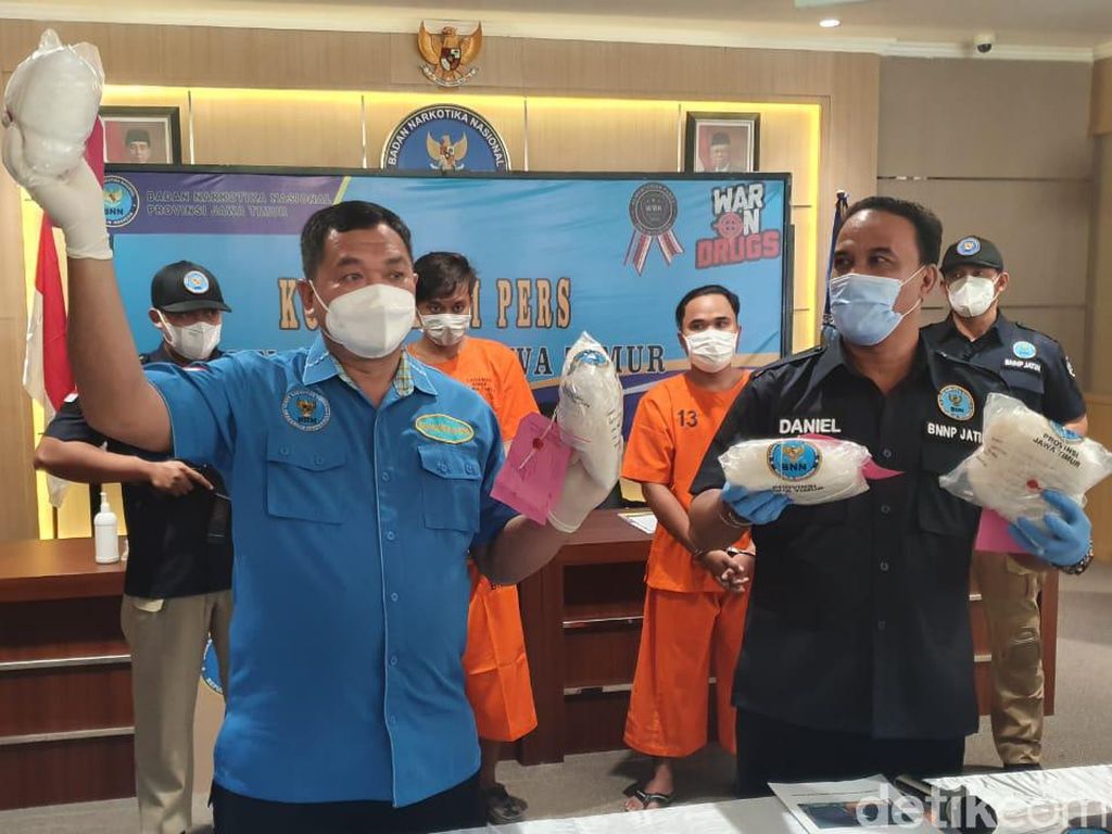 BNNP Jatim Amankan 4 Kg Sabu yang Akan Dibawa ke Madura BNNP Jatim Amankan 4 Kg Sabu yang Akan Dibawa ke Madura
