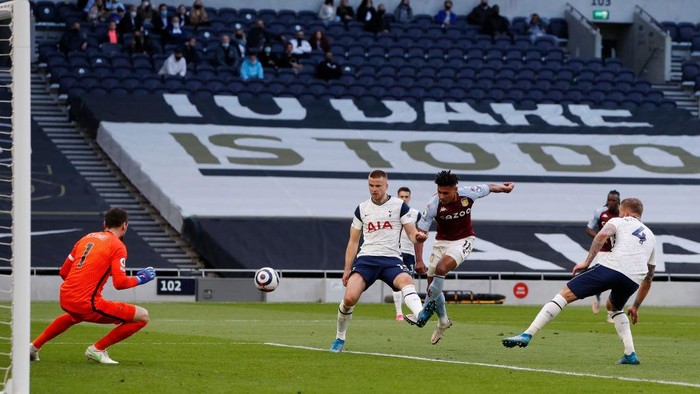 LONDON, ENGLAND - MAY 19: Ollie Watkins of Aston Villa scores their sides second goal past Hugo Lloris of Tottenham Hotspur whilst under pressure from Eric Dier of Tottenham Hotspur during the Premier League match between Tottenham Hotspur and Aston Villa at Tottenham Hotspur Stadium on May 19, 2021 in London, England. A limited number of fans will be allowed into Premier League stadiums as Coronavirus restrictions begin to ease in the UK. (Photo by Paul Childs - Pool/Getty Images)