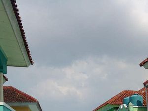 Cerita Sebenarnya di Balik Perumahan Viral Ada Kolam Renang di Jalanannya