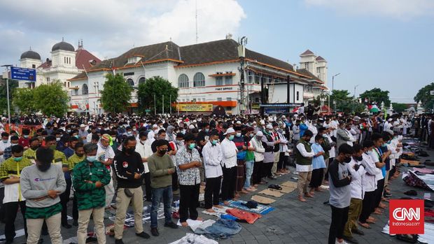 Aksi 'Indonesia Turun Tangan Bantu Palestina' di simpang empat Nol Kilometer, Kota Yogyakarta, Jumat (21/5). CNN Indonesia/ Tunggul