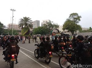 Brimob-TNI Bubarkan Massa yang Bertahan Usai Aksi Bela Palestina Kelar