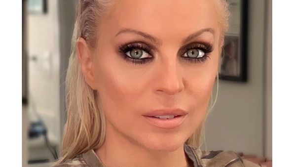 10 Potret Wanita Cantik yang Ungkap Profesinya Sebagai Agen Rahasia