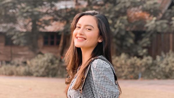 8 Foto Cantik Femilia Sinukaban yang Digosipkan Dekat dengan Billy Syahputra