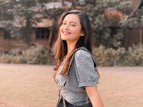 8 Foto Cantik Femilia Sinukaban yang Digosipkan Dekat dengan Billy Syahputra