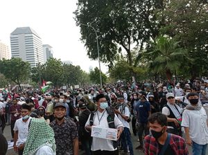 Kerumunan di Aksi Bela Palestina, Polisi Minta Massa Jaga Jarak! Kerumunan di Aksi Bela Palestina, Polisi Minta Massa Jaga Jarak!