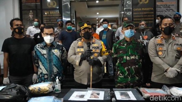 Konferensi pers ayah aniaya anak di Serpong, Tangerang Selatan (Rakha/detikcom) Konferensi pers ayah aniaya anak di Serpong, Tangerang Selatan (Rakha/detikcom)