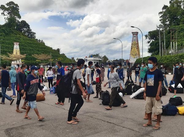 Foto: Malaysia Deportasi Pekerja Migran RI