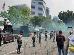 Massa Aksi Bela Palestina Nyalakan Flare, Polisi Beri Peringatan