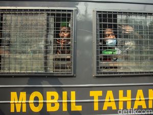 Massa Beratribut HMI Dibekuk Polisi di Tengah Aksi Bela Palestina