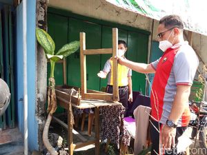 Biadab! Ada Orang Taruh Meja di Tengah Jalan Hingga Celakakan Pemotor