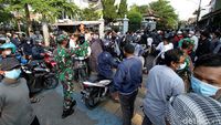 Momen Polisi-TNI Bubarkan Massa Aksi Bela Palestina di Solo