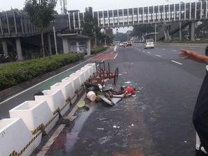 Dalih Ngantuk Pemobil Tabrak Lari Pedagang Mi Ayam di Jl Sudirman Dalih Ngantuk Pemobil Tabrak Lari Pedagang Mi Ayam di Jl Sudirman