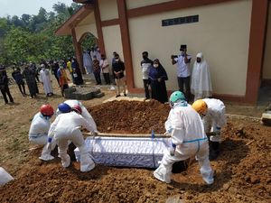 Kades Sragen Wafat Kena Corona, Sempat Bikin Video Menangis Minta Doa Kades Sragen Wafat Kena Corona, Sempat Bikin Video Menangis Minta Doa