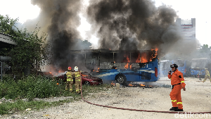 Potret Bus Transjabotabek Hangus Terbakar