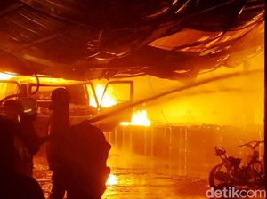 Analisis Polisi soal Penyebab Kebakaran Gudang Thinner di Sragen Analisis Polisi soal Penyebab Kebakaran Gudang Thinner di Sragen