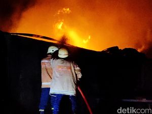 Kebakaran di Gudang Tabung Gas Elpiji di Jakbar Semalam, Kerugian Rp 1 M Kebakaran di Gudang Tabung Gas Elpiji di Jakbar Semalam, Kerugian Rp 1 M