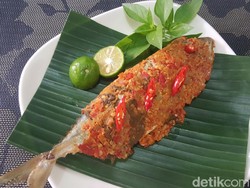 Resep Pepes Ikan Kembung Bumbu Merah Kemangi yang Gurih Sedap