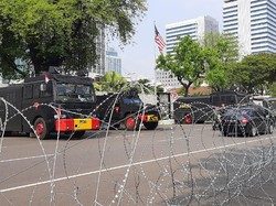 Water Cannon-Barracuda Disiagakan Jelang Aksi di Kedubes AS