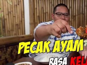 Bikin Laper! Aksi Gilang Samiadji Makan Pecak Ayam Khas Betawi