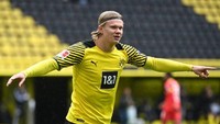Erling Haaland menempati urutan ke-10 dalam 10 besar nominasi pemain terbaik UEFA 2020/2021. Striker Borussia Dortmund itu meraih 15 poin dari juri. Musim lalu, striker 21 tahun itu tampil tajam dengan bikin 41 gol, termasuk menjadi topscorer di Liga Champions. (Foto: INA FASSBENDER/AFP)