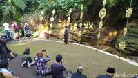 Foto Ritual Pembukaan Festival Lima Gunung di Gunung Merbabu