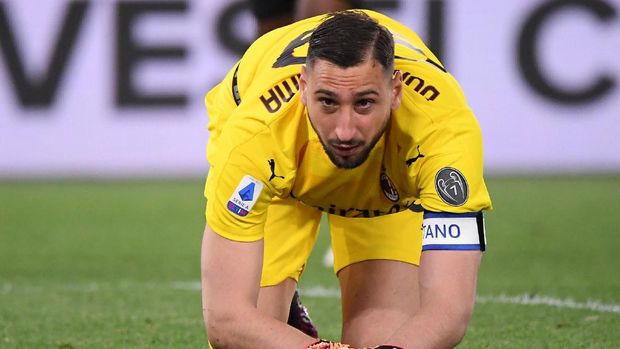 Soccer Football - Serie A - Lazio v AC Milan - Stadio Olimpico, Rome, Italy - April 26, 2021 AC Milan's Gianluigi Donnarumma reacts REUTERS/Alberto Lingria