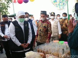 Ekonomi Jatim Minus 0,44%, Khofifah: Terbaik di Antara Provinsi Padat Penduduk