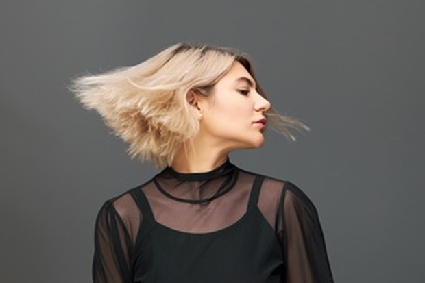 Ilustrasi gaya rambut untuk rambut tipis/Freepik Ilustrasi gaya rambut untuk rambut tipis