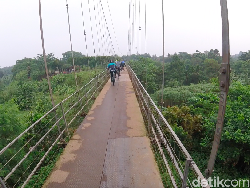 Gowes di Bogor/Depok? Yuk Cobain Sensasi Goyang di Jembatan Gantung