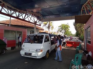 Kunjungan Wisatawan di Pantai Pangandaran Melebihi Kuota, Kok Dibiarkan?