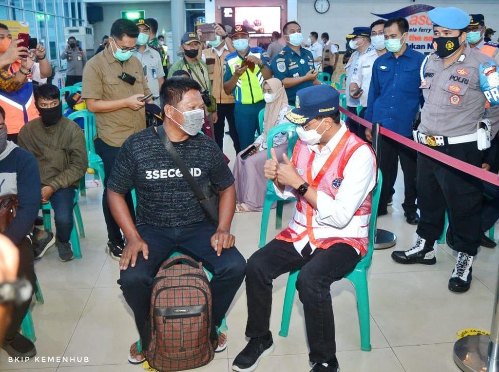 Menhub: Masyarakat dari Sumatera ke Jawa Wajib Tes Antigen, Jangan Lolos!