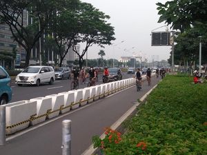 Top! Pesepeda di Sudirman-Thamrin Tertib Pakai Jalur Sepeda Top! Pesepeda di Sudirman-Thamrin Tertib Pakai Jalur Sepeda