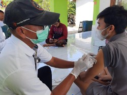 Libur Lebaran, Vaksinasi Lansia di NTB Tetap Jalan