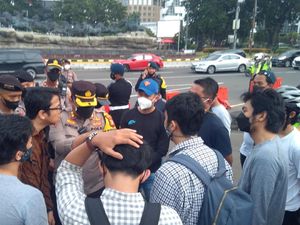 Tak Diizinkan, Puluhan Pesepeda Gagal Peringati Reformasi di Istana