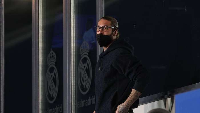 MADRID, SPAIN - APRIL 06: Sergio Ramos of Real Madrid looks on from the stands during the UEFA Champions League Quarter Final match between Real Madrid and Liverpool FC at Estadio Alfredo Di Stefano on April 06, 2021 in Madrid, Spain. Sporting stadiums around Spain remain under strict restrictions due to the Coronavirus Pandemic as Government social distancing laws prohibit fans inside venues resulting in games being played behind closed doors. (Photo by Angel Martinez/Getty Images)