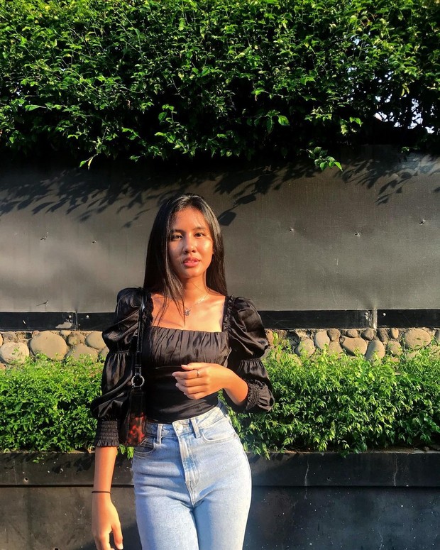 Shenina Cinnamontampil fashionable di setiap kesempatan/instagram.com/shenacinnamon