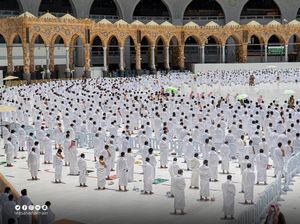 Suasana Salat Jumat di Masjidil Haram Usai Khatib Diserang Suasana Salat Jumat di Masjidil Haram Usai Khatib Diserang