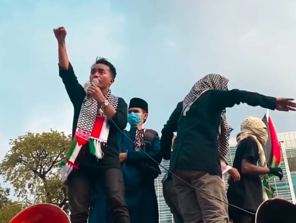 UAH Dituding Tilap Donasi untuk Palestina, Taqy Malik Tak Terima UAH Dituding Tilap Donasi untuk Palestina, Taqy Malik Tak Terima