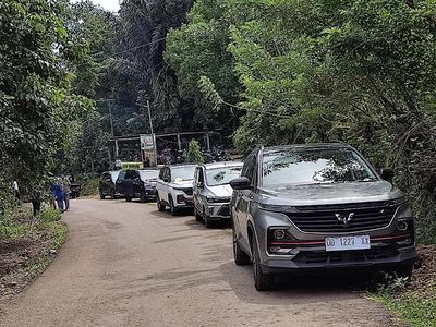 Potret Desa dan Deretan Mobil Warga Mendadak Miliarder di Takalar