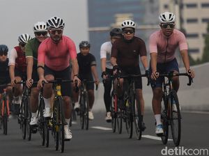 Serba-serbi Hari Pertama Jalur Khusus Road Bike di Jakarta Serba-serbi Hari Pertama Jalur Khusus Road Bike di Jakarta