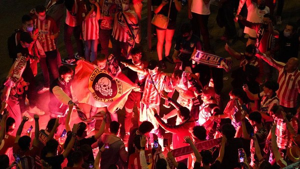 Atletico Madrid supporters celebrate their teams Spanish La Liga title in Madrid, Saturday, May 22, 2021. Atletico clinches its 11th Spanish La Liga title in the soccer match between Atletico Madrid and Valladolid. (AP Photo/Paul White)