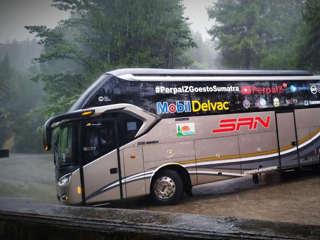 Dear Pertamina, Operator Bus di Sumatra Ngeluh Solar Langka Nih